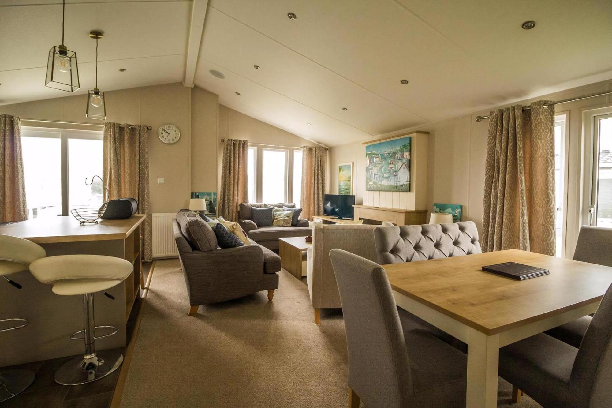 Luxury Lodge With Decking In Hunstanton At Manor Park Ref 23144K Exterior photo